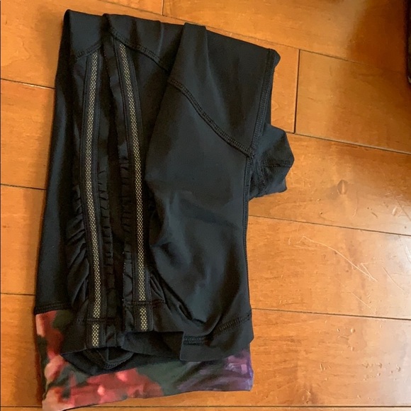 Lululemon Athletica Cropped Leggings Floral Print Adjustable Waist Band Size 4 - Picture 5 of 5